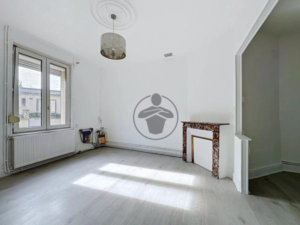 Vente                                                      Maison de ville
                        
                     4 pièces                      74 m2                     à Saint-Quentin