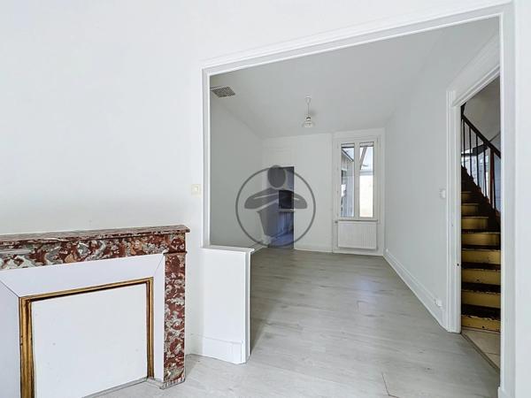 Vente                                                      Maison de ville
                        
                     4 pièces                      74 m2                     à Saint-Quentin