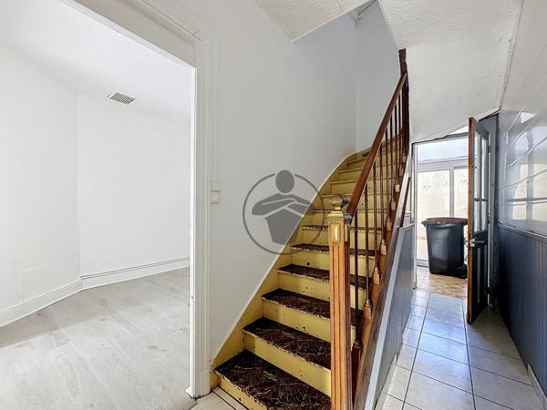 Vente                                                      Maison de ville
                        
                     4 pièces                      74 m2                     à Saint-Quentin