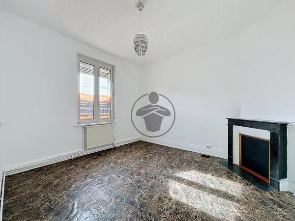 Vente                                                      Maison de ville
                        
                     4 pièces                      74 m2                     à Saint-Quentin