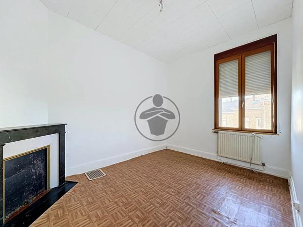 Vente                                                      Maison de ville
                        
                     4 pièces                      74 m2                     à Saint-Quentin
