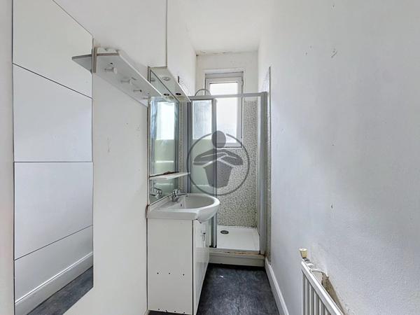 Vente                                                      Maison de ville
                        
                     4 pièces                      74 m2                     à Saint-Quentin
