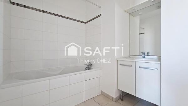 Tourcoing proximité Mouvaux, T2 lumineux de 49m² avec balcon et place de parking en sous-sol