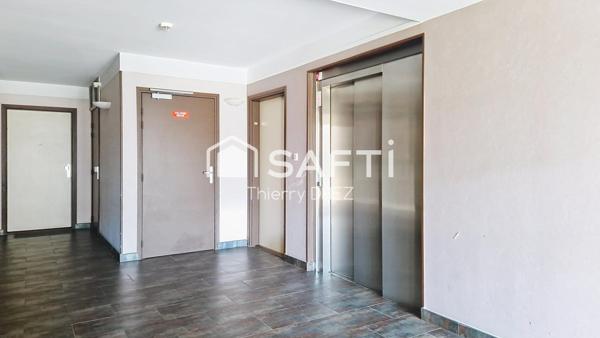 Tourcoing proximité Mouvaux, T2 lumineux de 49m² avec balcon et place de parking en sous-sol