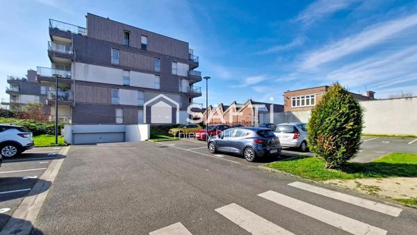 Tourcoing proximité Mouvaux, T2 lumineux de 49m² avec balcon et place de parking en sous-sol