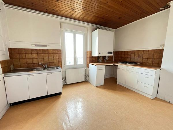 BEAU F2 EN PLEIN CENTRE VILLE