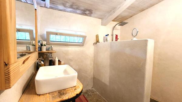 Maison 145m² - 3 000 m² de terrain - dépendances