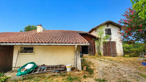 Maison 145m² - 3 000 m² de terrain - dépendances