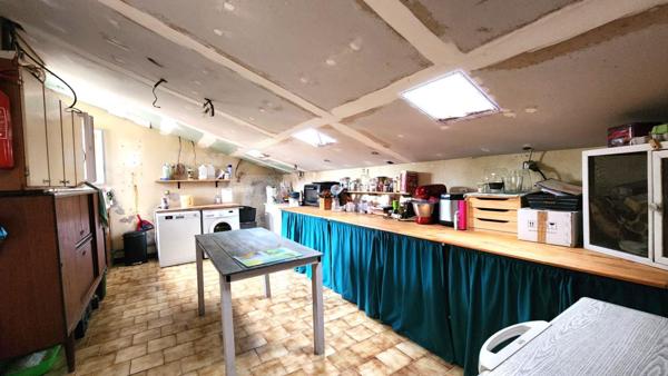 Maison 145m² - 3 000 m² de terrain - dépendances