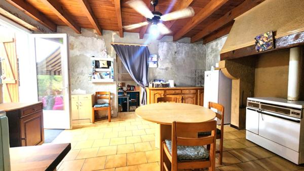 Maison 145m² - 3 000 m² de terrain - dépendances