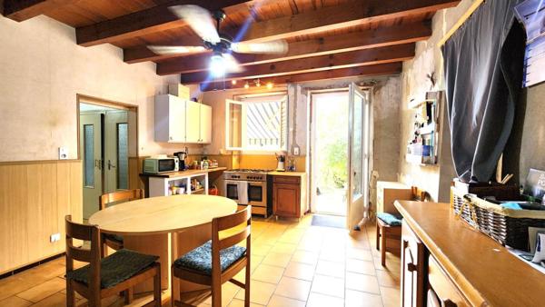 Maison 145m² - 3 000 m² de terrain - dépendances