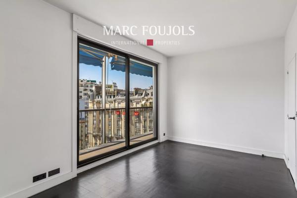 Paris XVI Passy : appartement en étale élevé avec balcons et vue dégagée