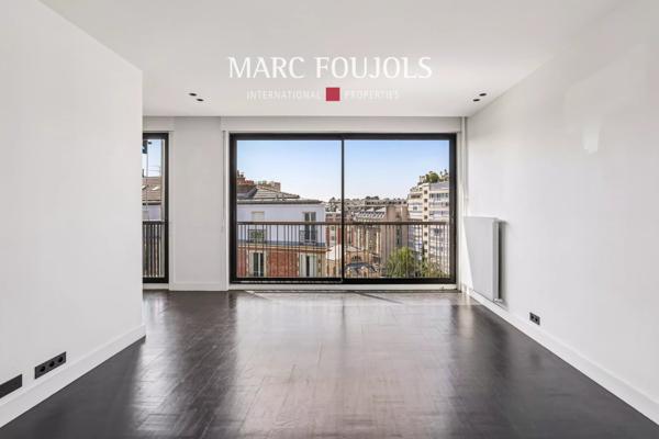 Paris XVI Passy : appartement en étale élevé avec balcons et vue dégagée