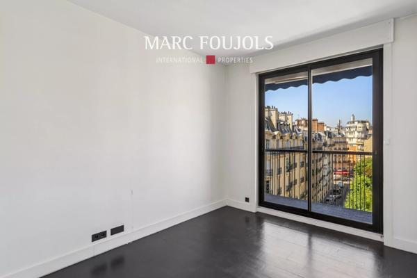 Paris XVI Passy : appartement en étale élevé avec balcons et vue dégagée