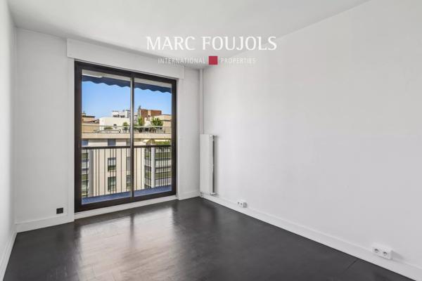 Paris XVI Passy : appartement en étale élevé avec balcons et vue dégagée
