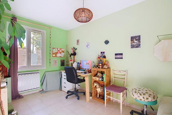 Vitrolles Nord Maison de plain pied T5 individuelle avec jardin et garage