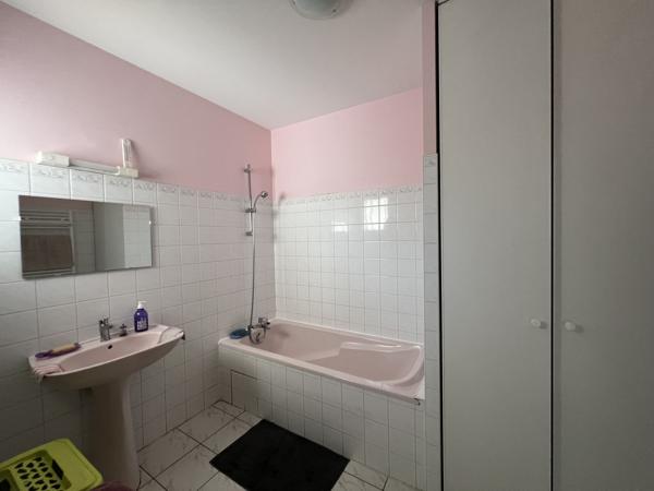 Maison
                                                                                                                                                                                                                                                                                                                        3 pièce(s)                                                                                                                                                                                                          2 chambre(s)                                                                                                                                                                                                          69  m²