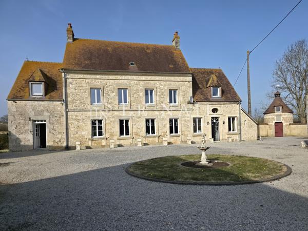 Ferme-Manoir normande du XVe siècle remaniée et ses dépendances sur 2 ha