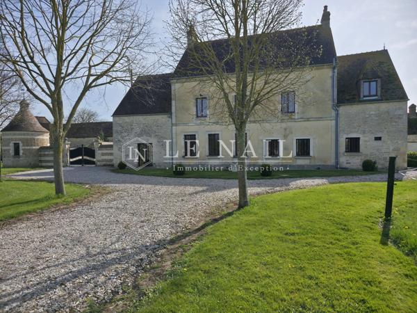 Ferme-Manoir normande du XVe siècle remaniée et ses dépendances sur 2 ha