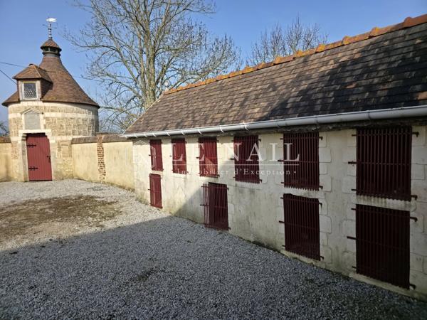 Ferme-Manoir normande du XVe siècle remaniée et ses dépendances sur 2 ha