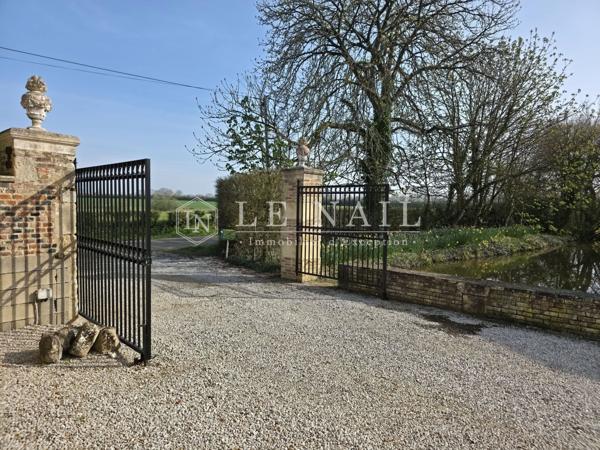 Ferme-Manoir normande du XVe siècle remaniée et ses dépendances sur 2 ha