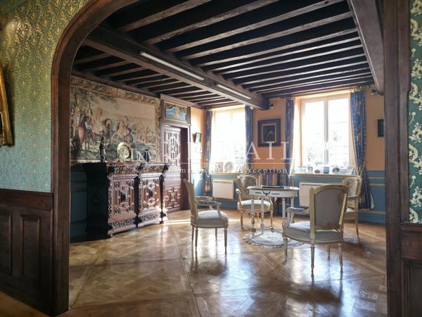 Ferme-Manoir normande du XVe siècle remaniée et ses dépendances sur 2 ha