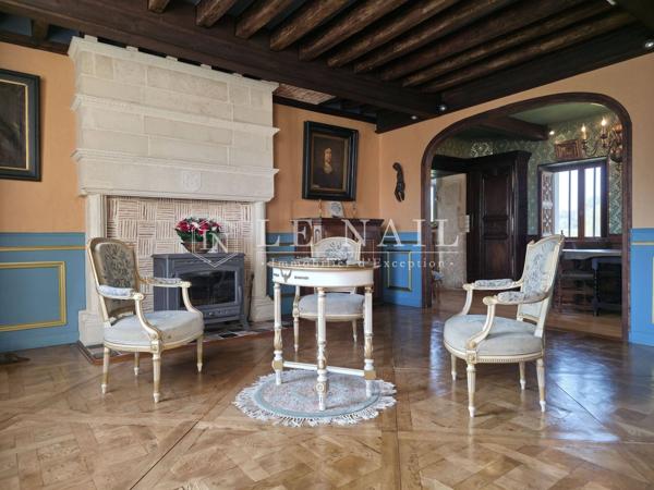 Ferme-Manoir normande du XVe siècle remaniée et ses dépendances sur 2 ha