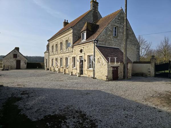 Ferme-Manoir normande du XVe siècle remaniée et ses dépendances sur 2 ha