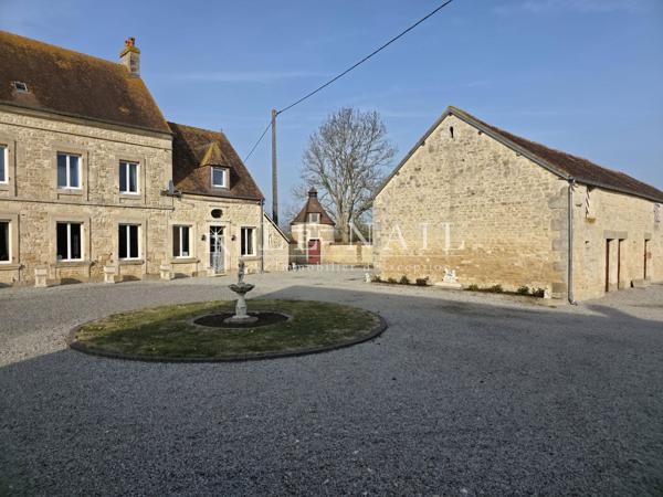 Ferme-Manoir normande du XVe siècle remaniée et ses dépendances sur 2 ha