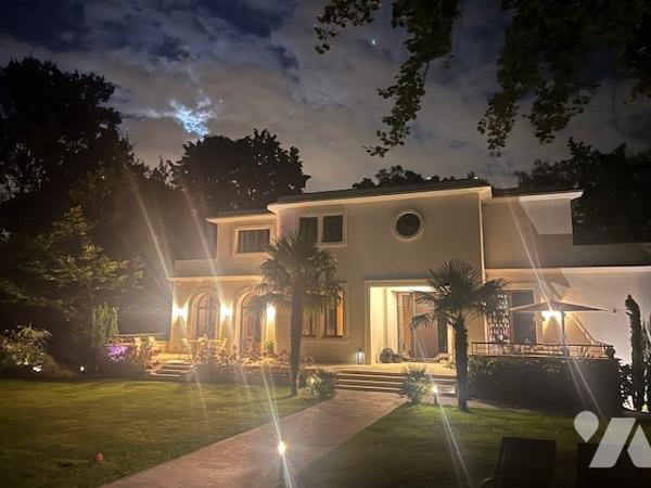 Demeure exceptionnelle de 400 mètres carrés habitables nichée dans le Hameau de la Jonchère