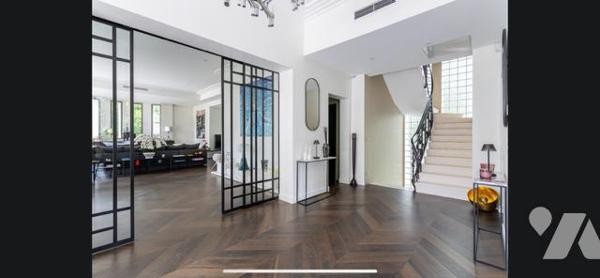 Demeure exceptionnelle de 400 mètres carrés habitables nichée dans le Hameau de la Jonchère