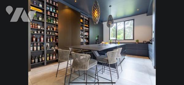 Demeure exceptionnelle de 400 mètres carrés habitables nichée dans le Hameau de la Jonchère