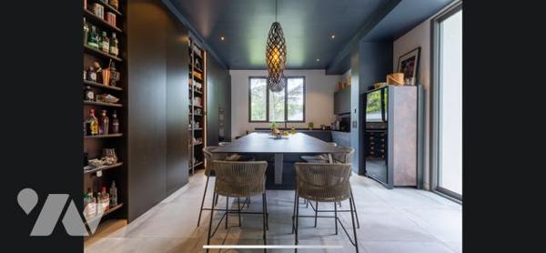 Demeure exceptionnelle de 400 mètres carrés habitables nichée dans le Hameau de la Jonchère