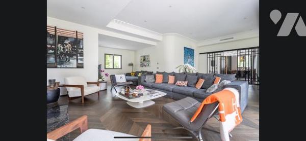 Demeure exceptionnelle de 400 mètres carrés habitables nichée dans le Hameau de la Jonchère