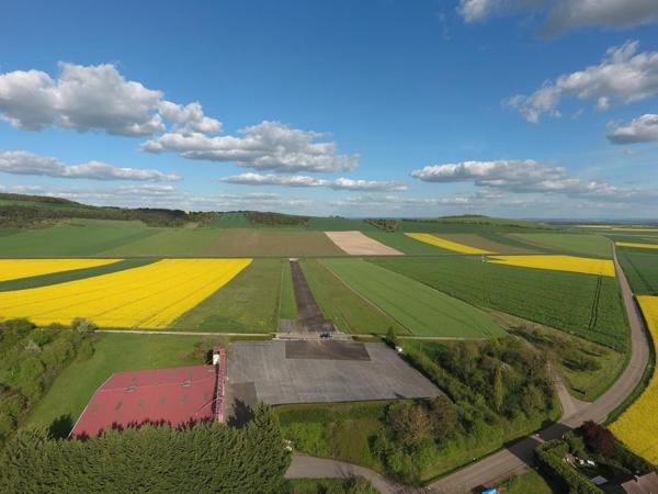 Piste d'atterrissage privée à vendre : site d'exception aux multiples possibilités d'exploitation