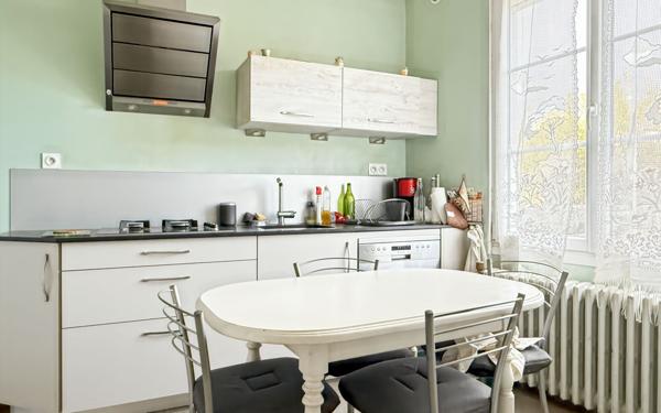 Maison à vendre    4 pièces • 85,72 m2 Laval