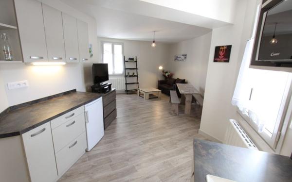 Immeuble à vendre    5 pièces •  La Flotte