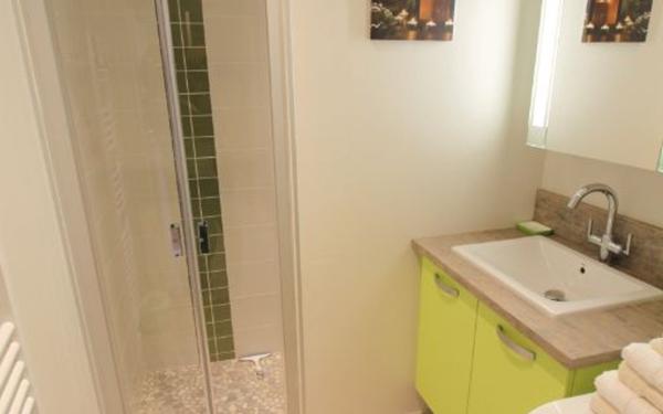 Immeuble à vendre    5 pièces •  La Flotte