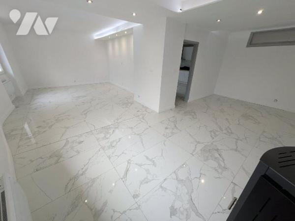 DEUXVILLE 


Cette maison en copropriété (2 propriétaires) se compose d'une entrée indépenda...