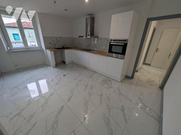 DEUXVILLE 


Cette maison en copropriété (2 propriétaires) se compose d'une entrée indépenda...