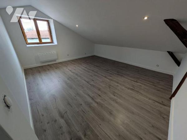 DEUXVILLE 


Cette maison en copropriété (2 propriétaires) se compose d'une entrée indépenda...