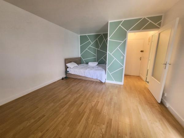 Studio exposé plein sud avec une vue entièrement dégagée