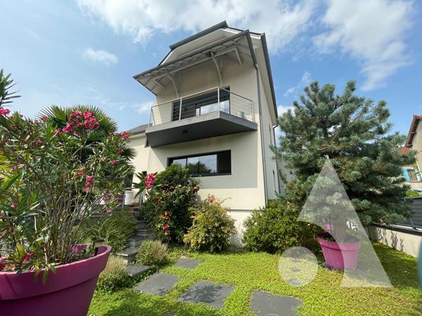 Maison 6 pièces 220.71 m2