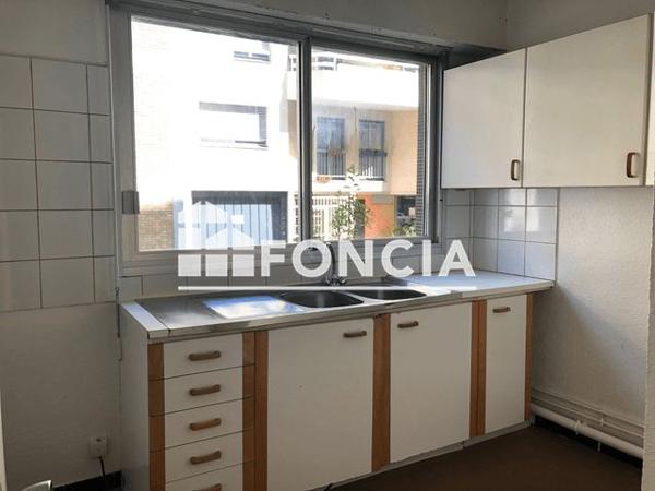 Location Appartement 3 pièces 50.5 m² - 54 RUE LEON FROT Paris 75011