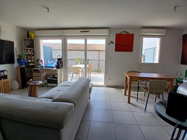 Appartement T3 Duplex avec terrasse & parkings – Sauvian