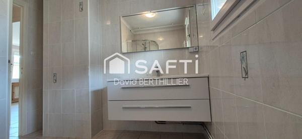 Maison classé C à Saint Denis Les Bourg proche de la gare