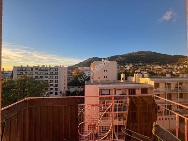 Appartement T1 avec vue dégagée à Toulon - Vendu loué bail meublé