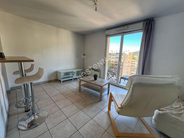 Appartement T1 avec vue dégagée à Toulon - Vendu loué bail meublé