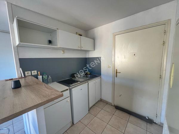 Appartement T1 avec vue dégagée à Toulon - Vendu loué bail meublé