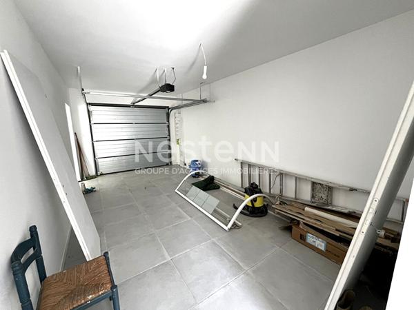 MAISON FAMILIALE CONTEMPORAINE AVEC PISCINE À DEUX PAS DES COMMODITÉS